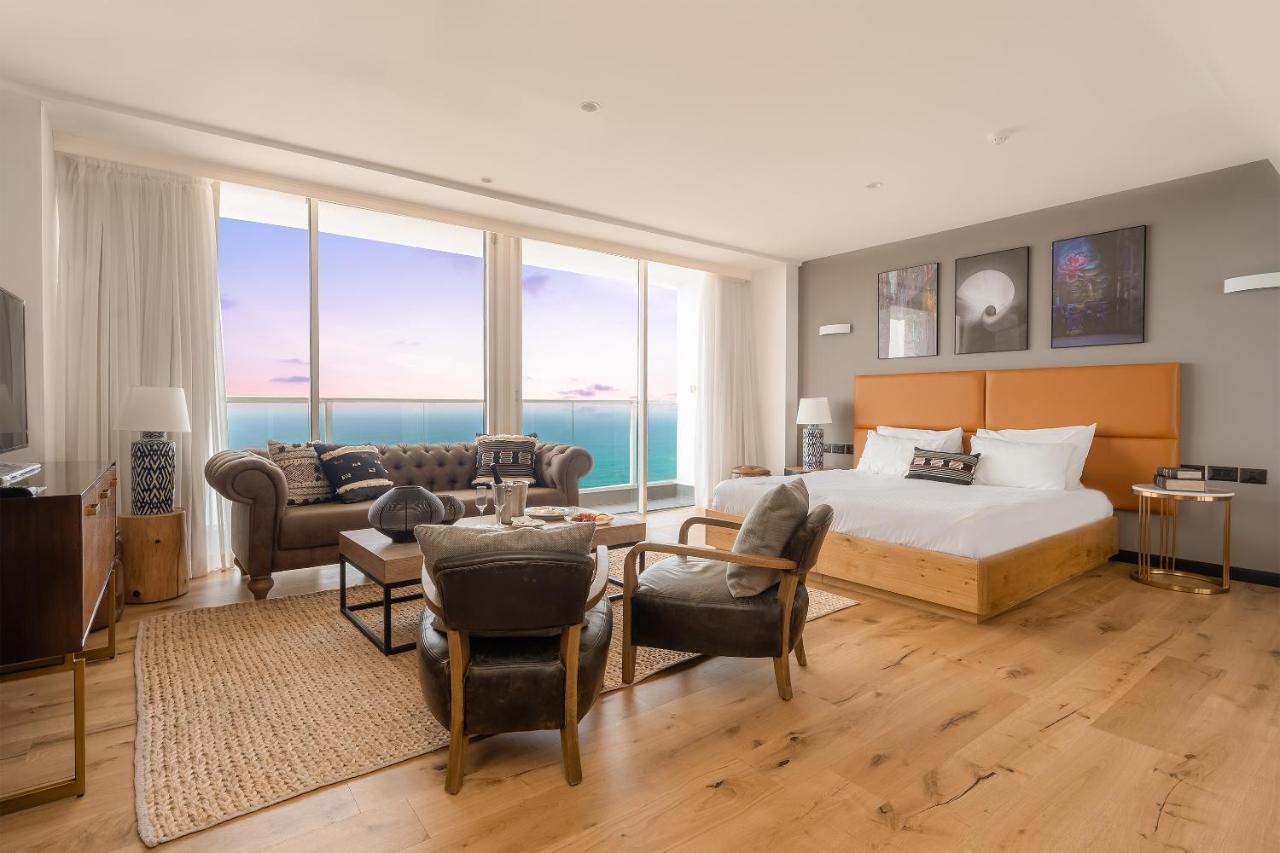 Ramada Resort Hadera Beach Buitenkant foto