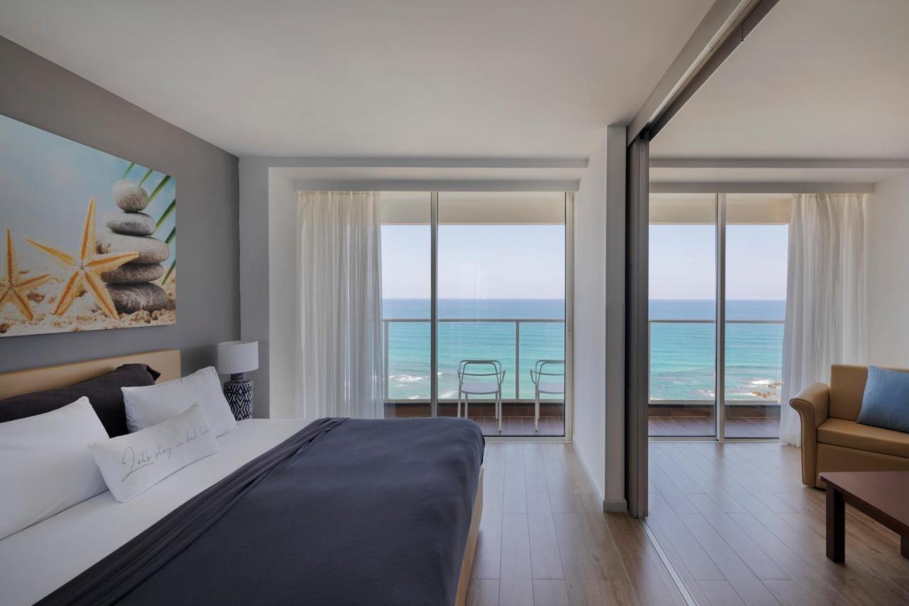 Ramada Resort Hadera Beach Buitenkant foto