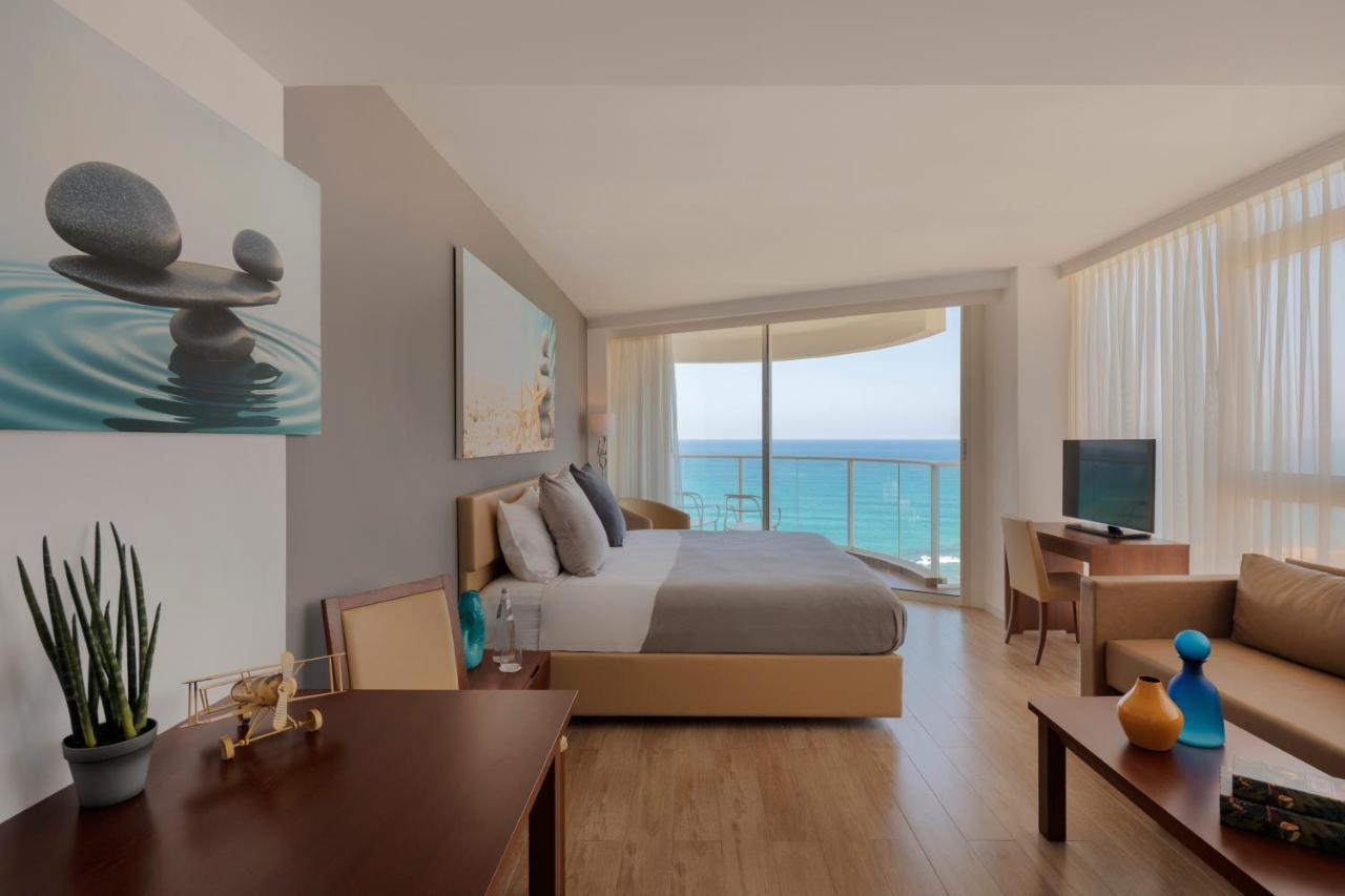 Ramada Resort Hadera Beach Buitenkant foto