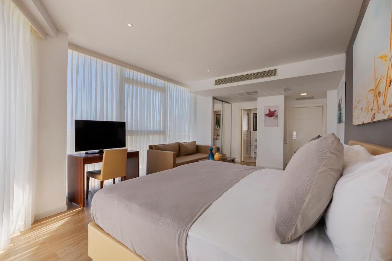 Ramada Resort Hadera Beach Buitenkant foto