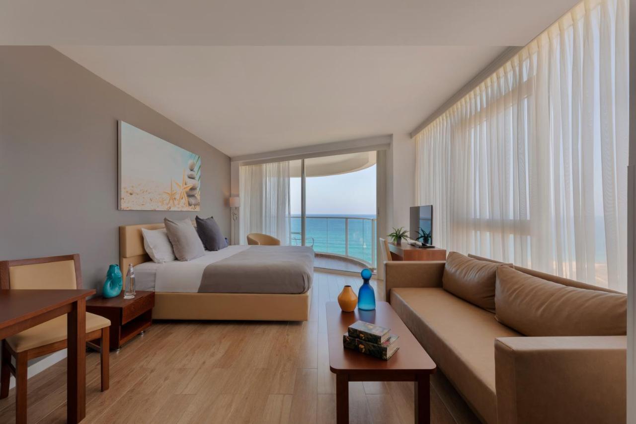 Ramada Resort Hadera Beach Buitenkant foto