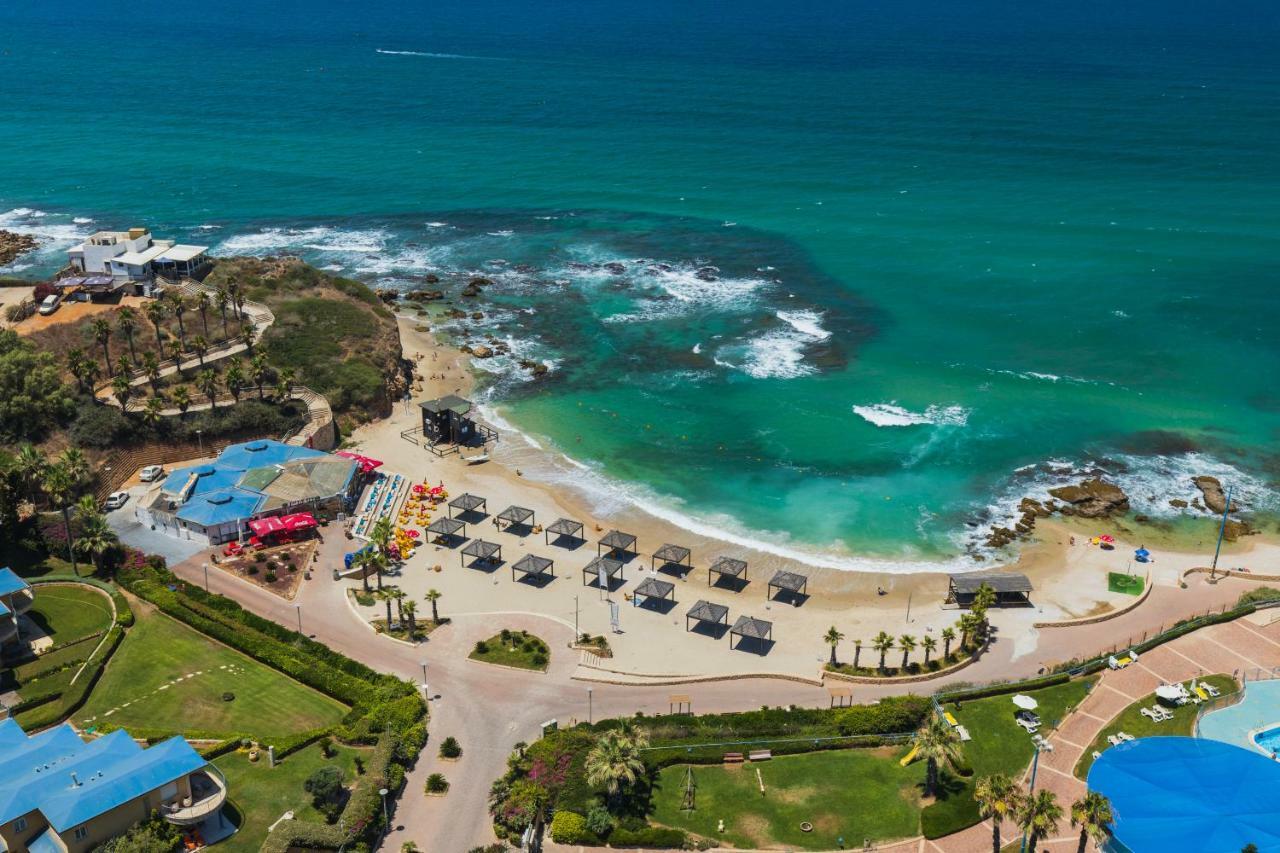 Ramada Resort Hadera Beach Buitenkant foto
