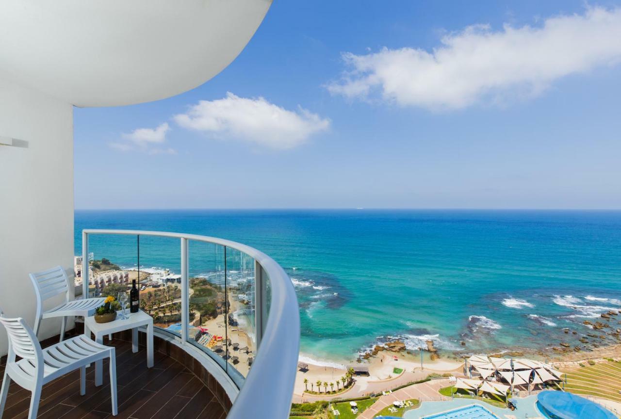Ramada Resort Hadera Beach Buitenkant foto